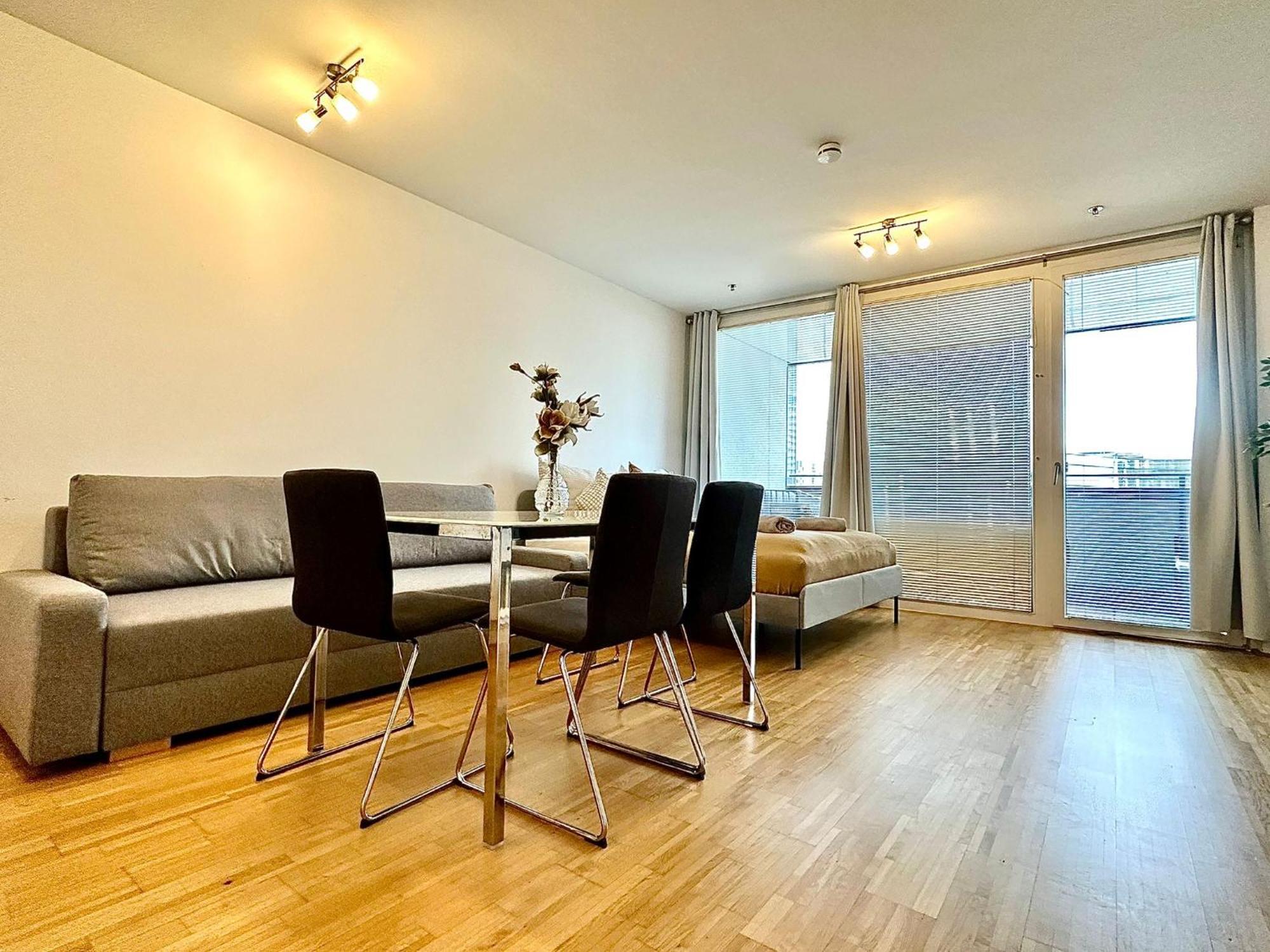 Апартаменти High Rise, Netflix, 2 Min To Main Station Відень Екстер'єр фото