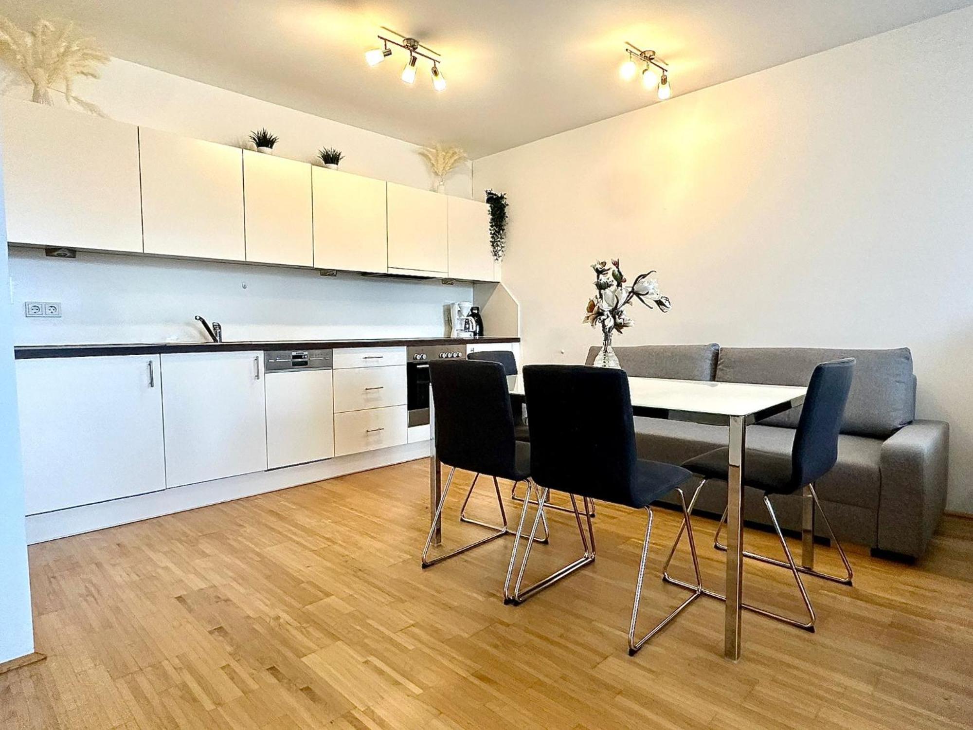 Апартаменти High Rise, Netflix, 2 Min To Main Station Відень Екстер'єр фото