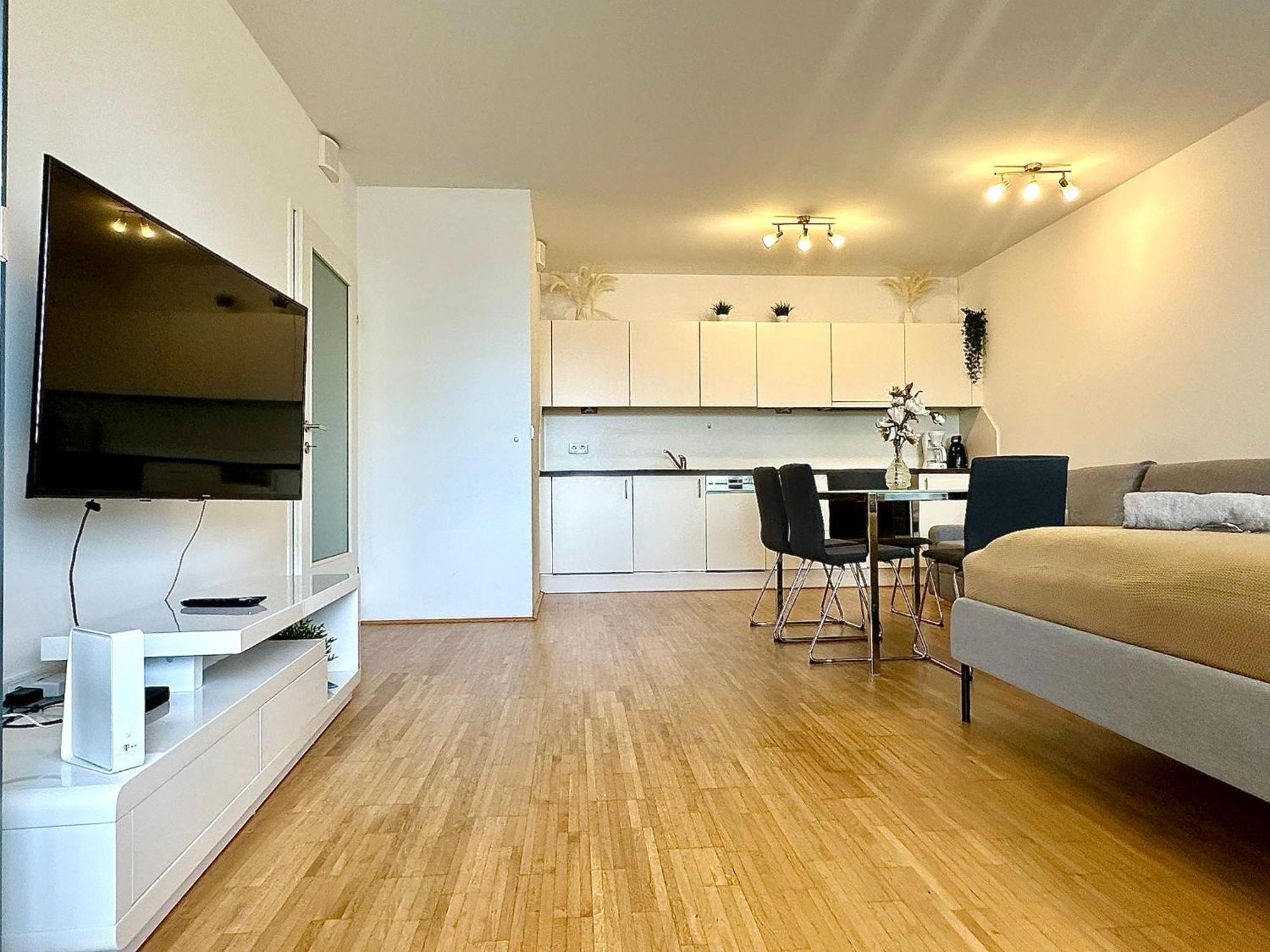 Апартаменти High Rise, Netflix, 2 Min To Main Station Відень Екстер'єр фото